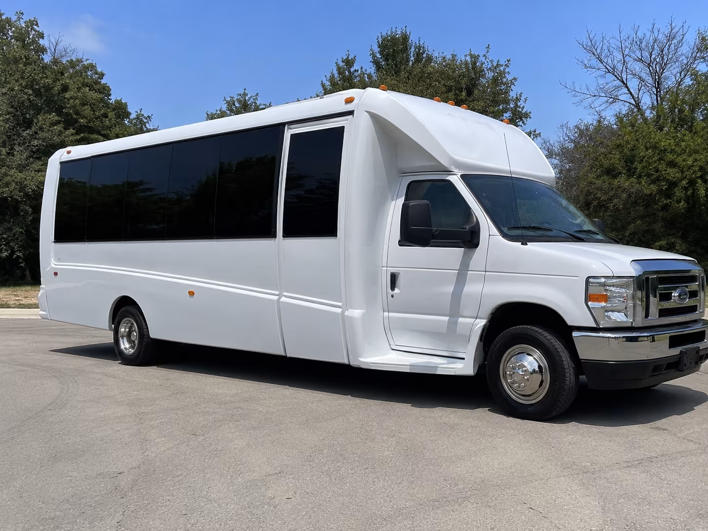 15 Passenger Party Bus Exterior